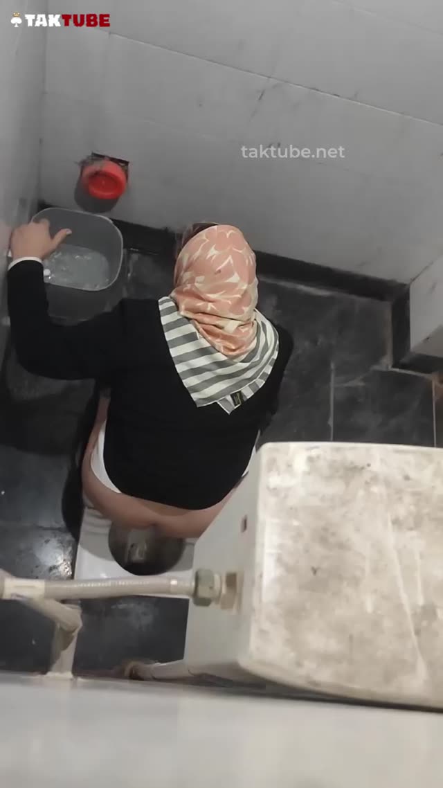 کلیپ مخفی از دستشویی زنونه از بالا