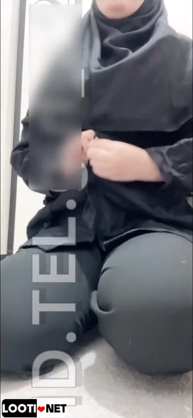دختر حشری خیار میکنه توی کص و کون گندش.mp4