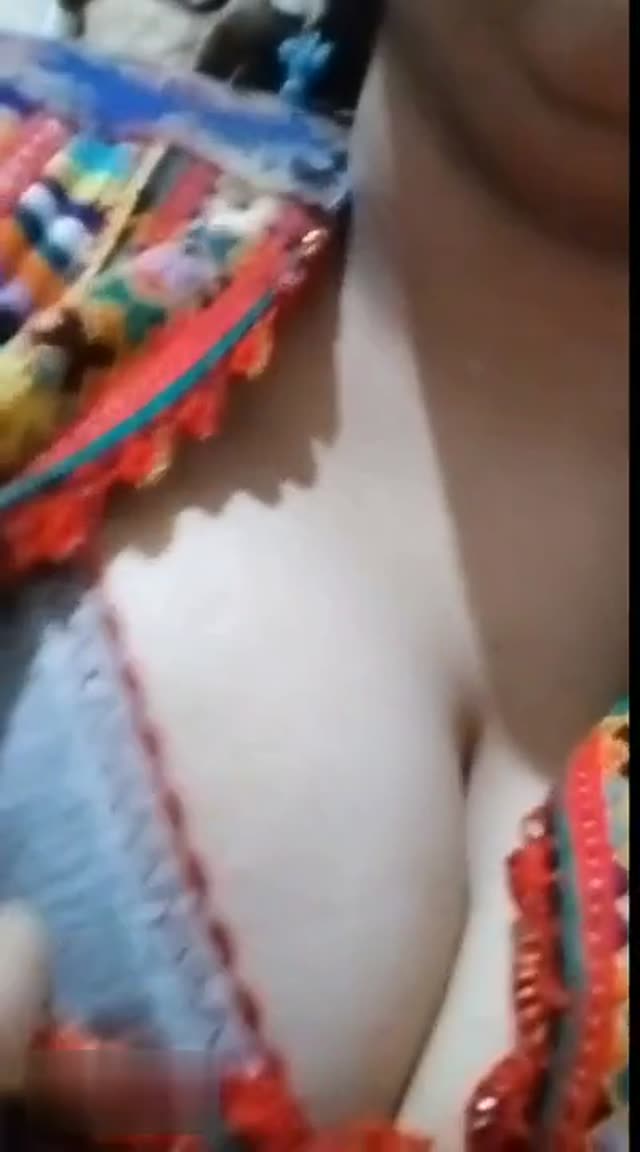 ممه نمایی و دلبری میلف سکسی
