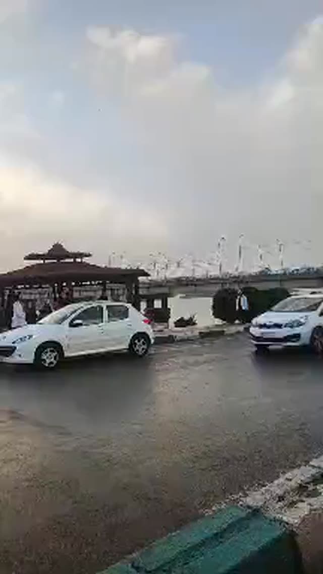 تو ماشین کص دوس دخترشو دست میزنه از رو ساپورت