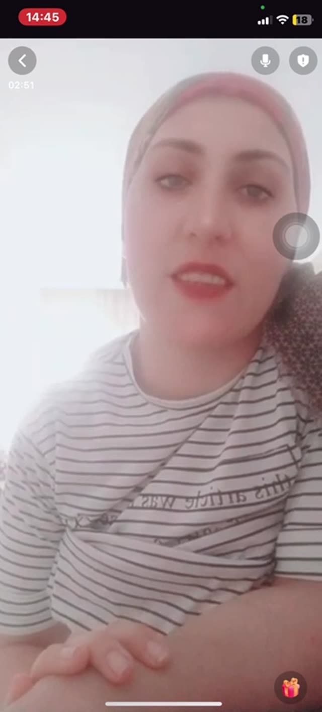 نمایش سکسی از میلف محجبه