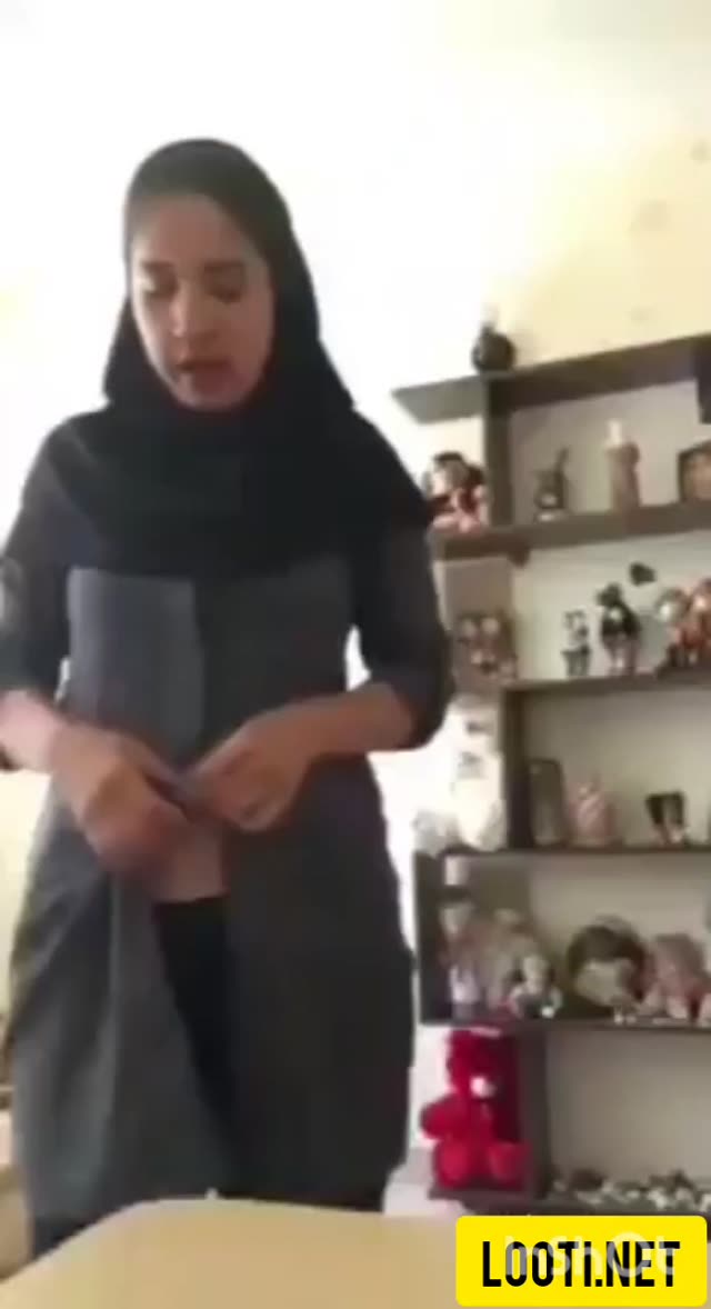 خانوم معلم کم کم لخت میشه و لباسهاش رو در میاره