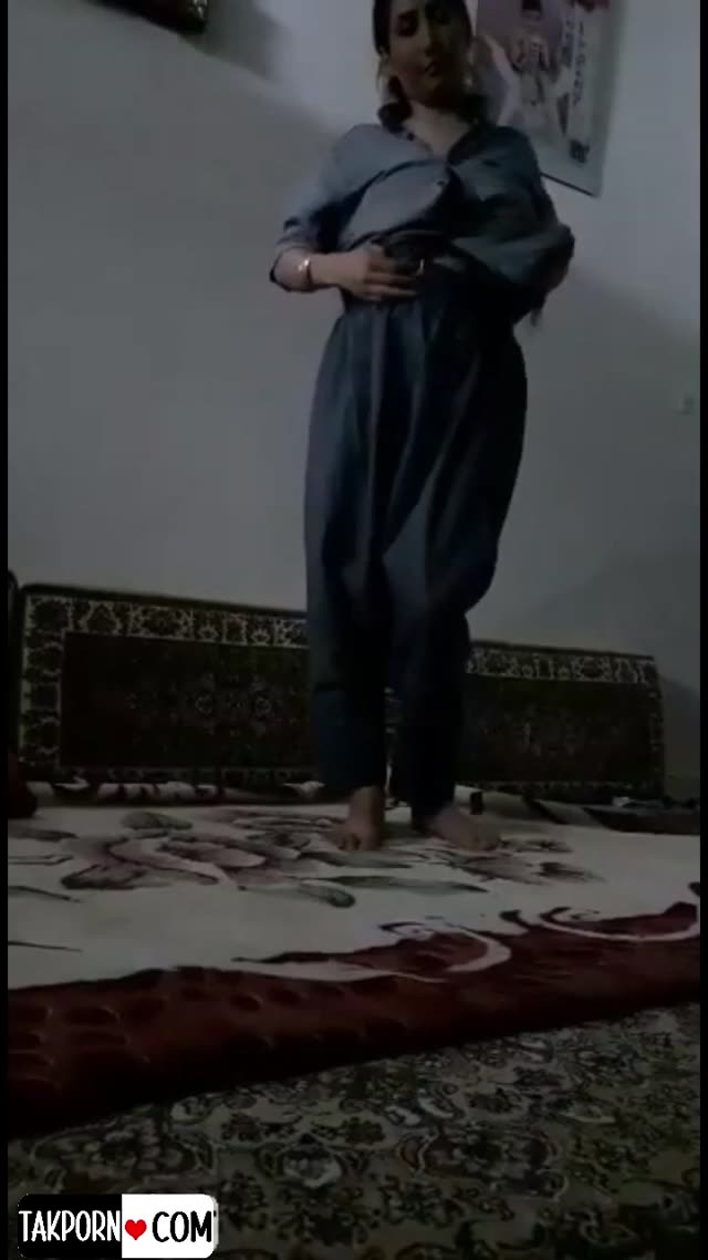 اندام نمایی و خودارضایی میلف چادری پارت اول