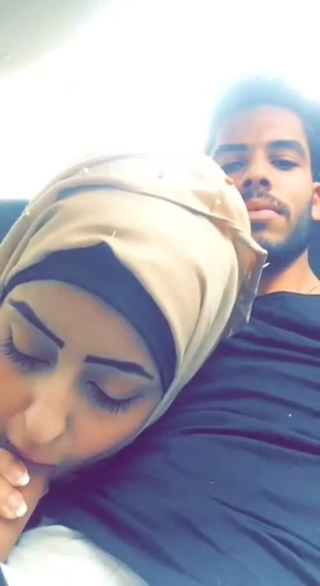 ساک زدن دختر سکسی محجبه