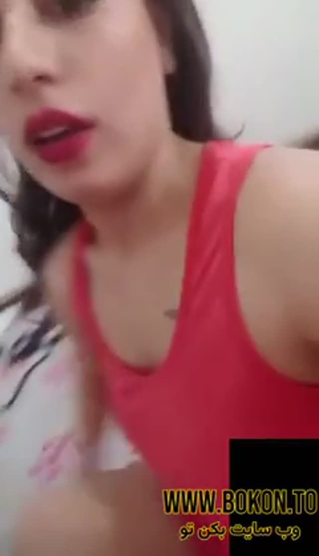 یه بدن نمایی تایم بالا و محشر دیگه از ارغوان این بار با جوراب شیشه ای و چادر.mp4