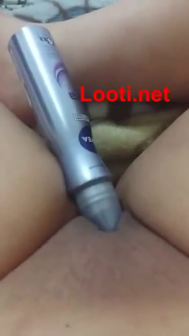 Horny Girl Masturbates With Spray in her Pussy