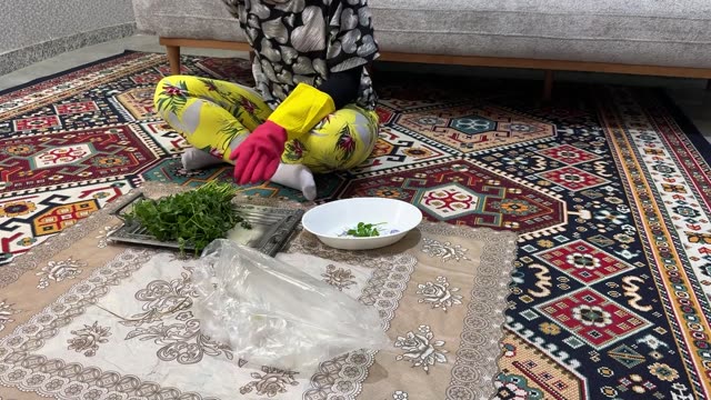 سکس داستانی با خانوم سکسی و خوش هیکل با کیر کلفتش تو چند تا پوزیشن تا خایه تو کص