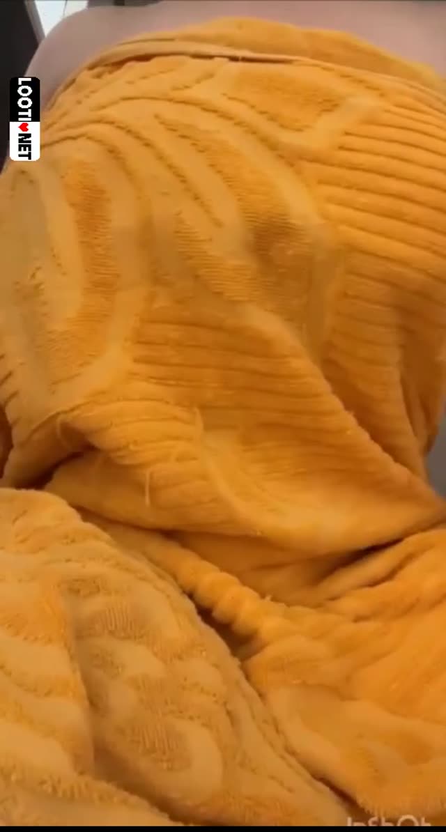 بدن نمایی جنده بلوچی از حموم اومده ممشو میماله به بدنش کرم میزنه و کسش رو میماله بدن تپل محشری داره