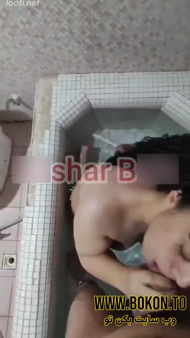 فیلم سکس ایرانی دختره تو جکوزی براش ساک میزنه و داگی میده.mp4