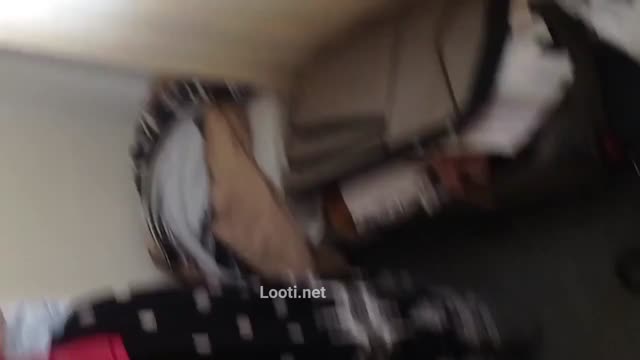 کلیپ کوتاه صبح از خواب بیدار شده شورت میپوشه