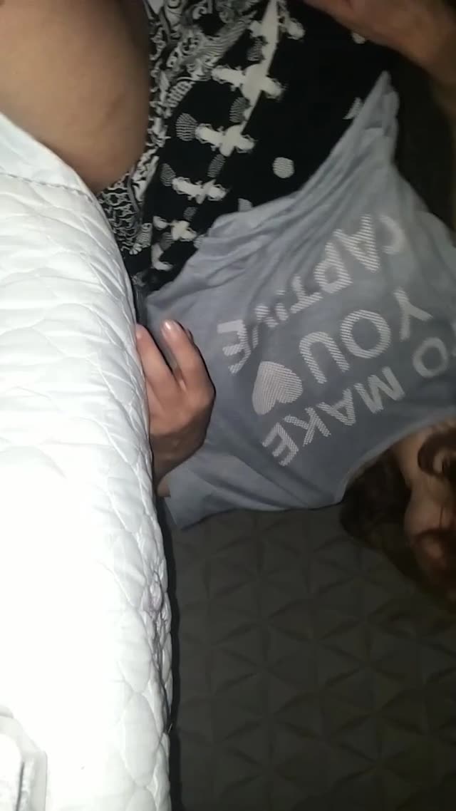 سکس هدیه و آقا محمد با کاندوم