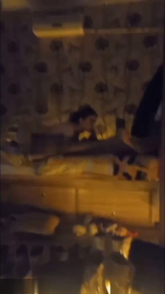 ساک زدن دختر سکسی رو تخت