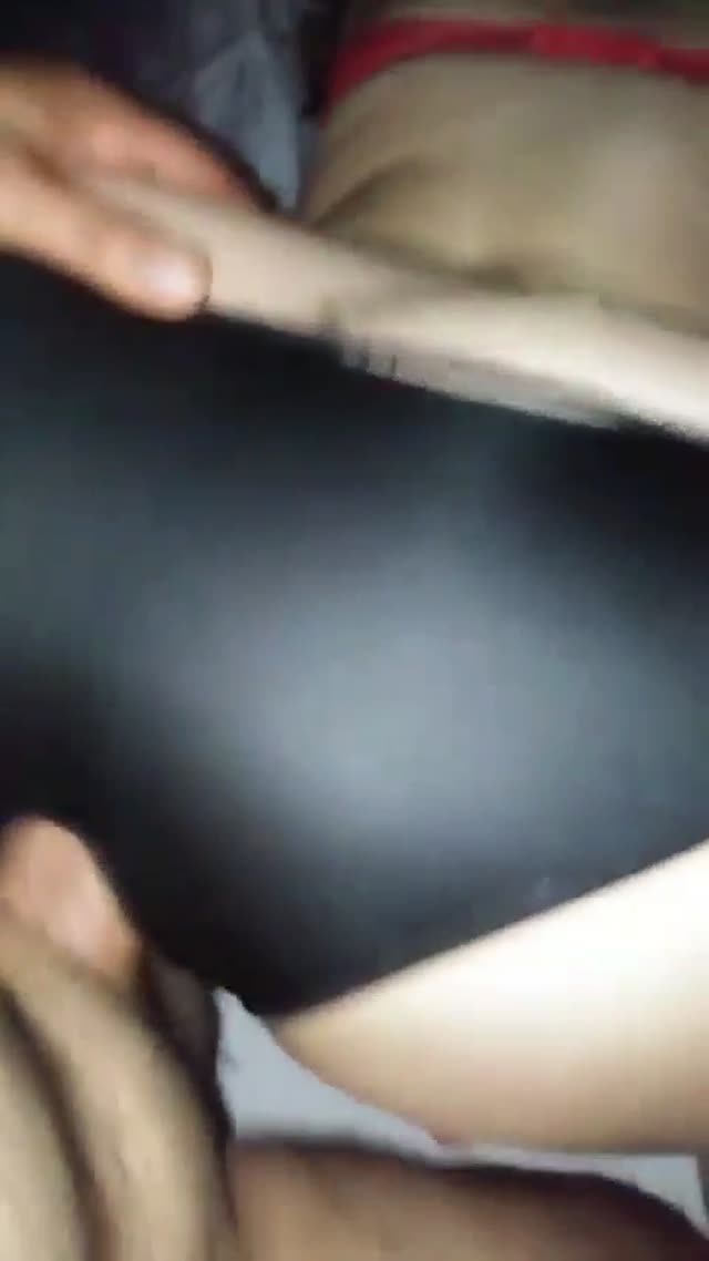 داگی زن کون گندشو رو زمین میکنه. زنه شورت سکسی پوشیده
