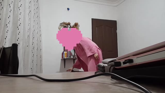 فیلم لباس پوشیدن دختر خوش اندام