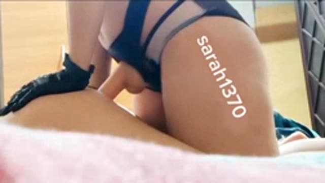 من دخترم پس کونت میزارم پسرم😅pegging