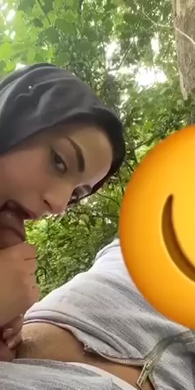 ساک زدن دختر محجبه تو فضای باز
