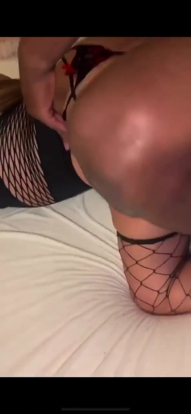 Bubble butt GF allowed to fuck his black friend