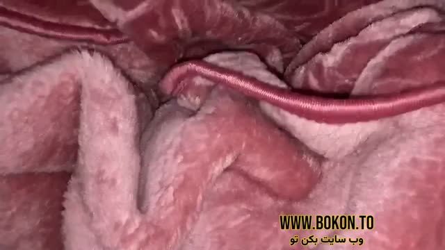 اول از بدنش فیلم میگیره بعد به صورت دمر میخوابونه و میکنه توش.mp4