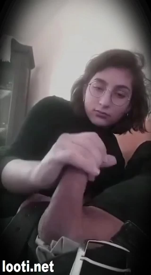 دختره برای دوست پسرش ساک میزنه