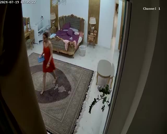مخفی از لخت شدن خانم سکسی