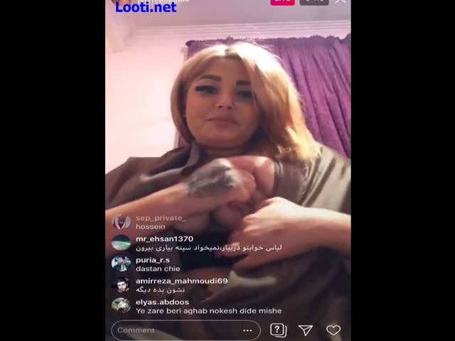 لایو دختره نوک ممه هاش میزنه بیرون