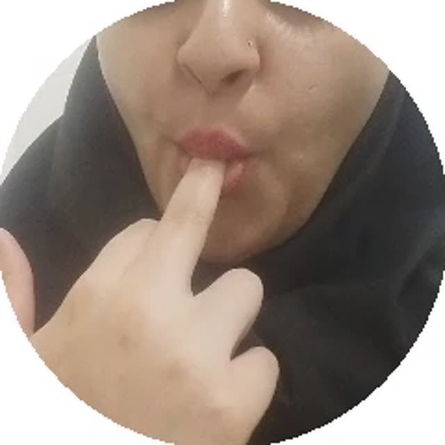 ویدیو مسیج ساک زدن خانم محجبه