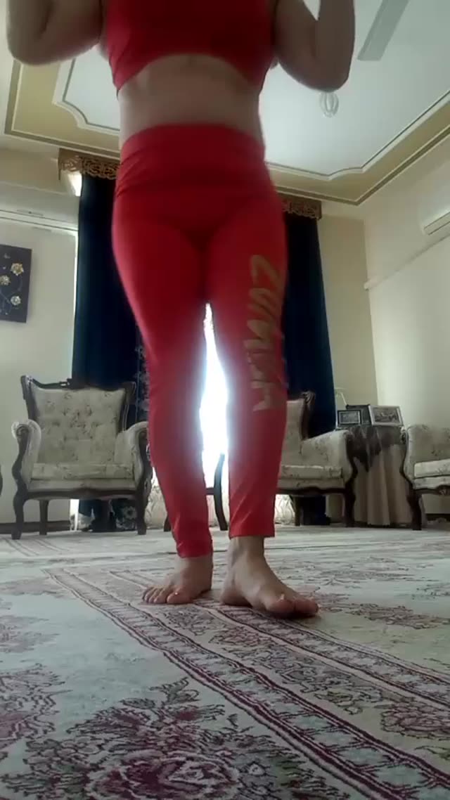 رقص و بدن نمایی میلف خوش اندام ایرانی