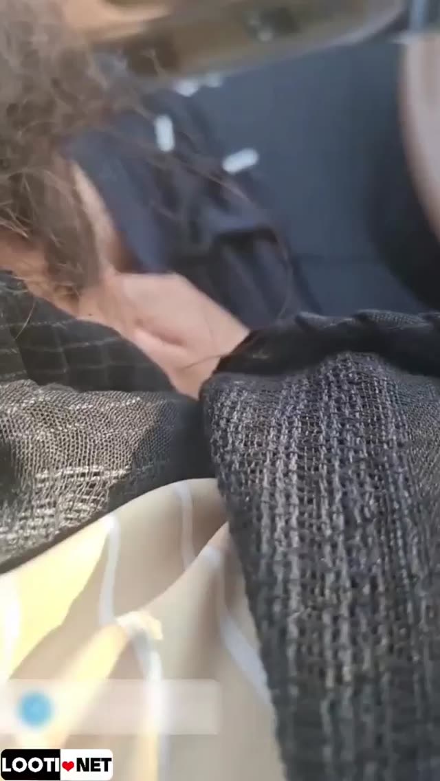 توی پراید واسه دوس پسرش ساک میزنه و پسره سوراخ کوس و کونشو میماله و انگشت میکنه بهش میگه تخمامم هم بخوراونم میخوره