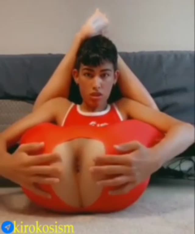 درسته پسره ولی پیش من باشه جرش میدم 😈🤤🌈 + فیلم