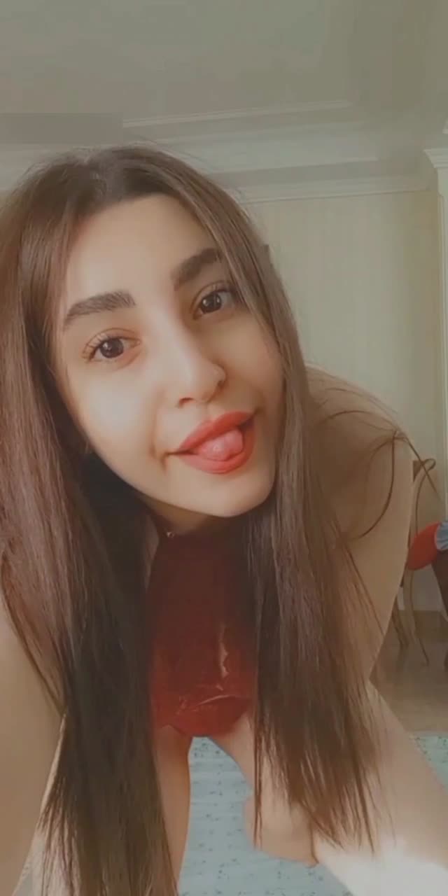 دلبری و رقص دختر خوشگل با موزیک