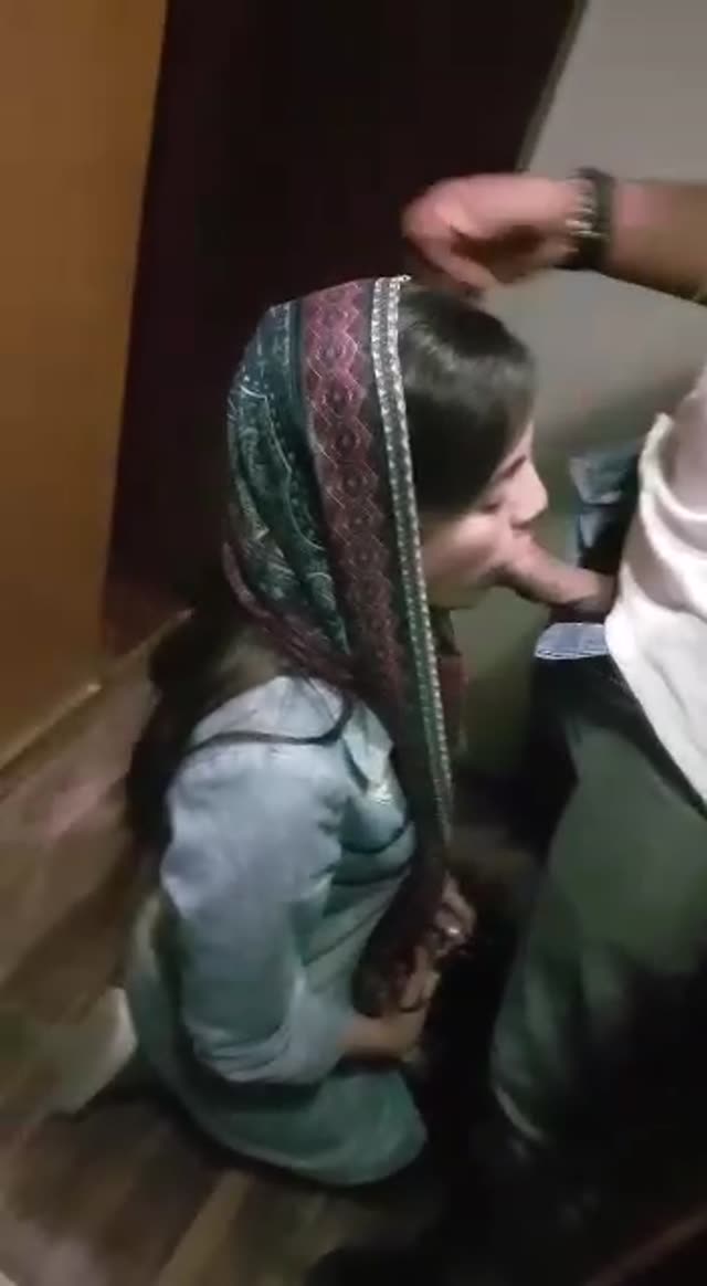 ساک زدن دختر با حجاب تو آسانسور