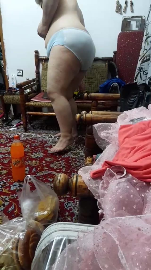 مخفی کوتاه از زن ایرانی با شورت
