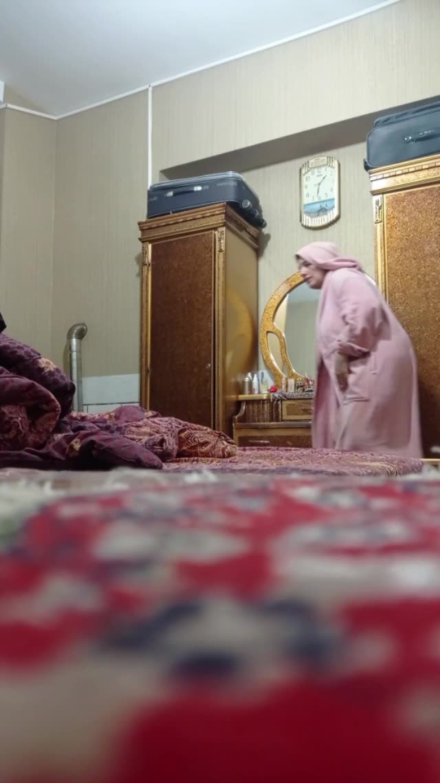 مخفی از لباس پوشیدن میلف ایرانی