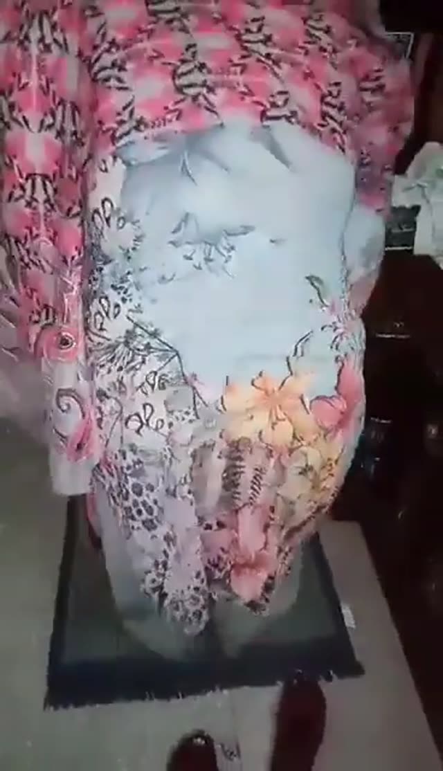 مالیدن کون زن محجبه سر نماز