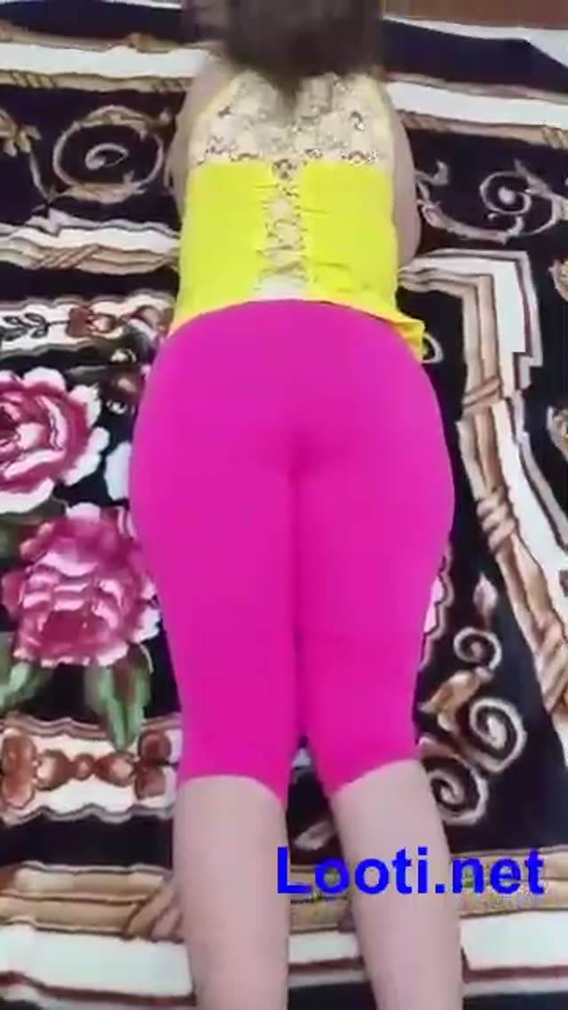 Rubbing Girlfriend Sexy Big Ass Prone Bone Position