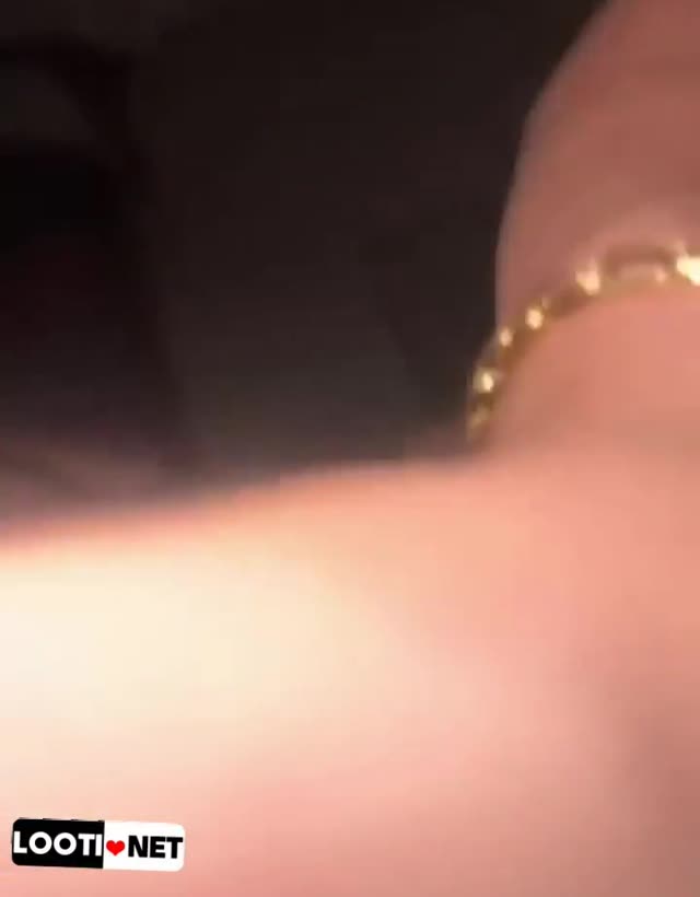 ایستاده از پشت کس دوست دخترش میزاره جیغ دختره سه کوچه اون‌ورتر میره