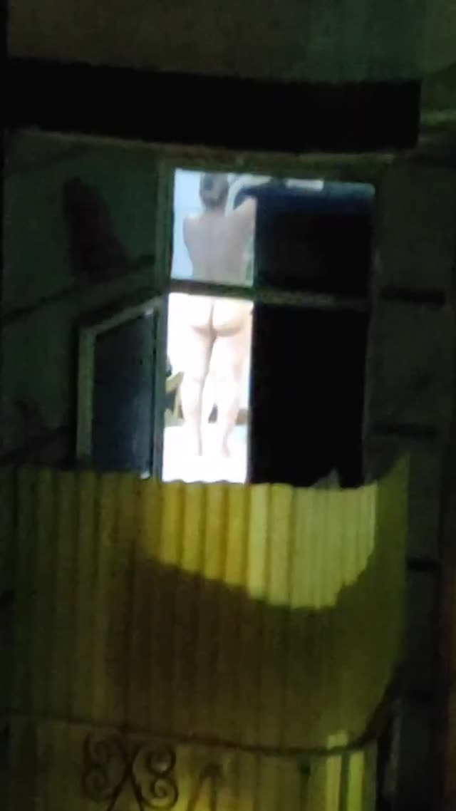 مخفی از زن همسایه