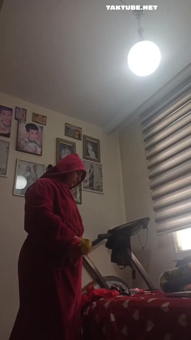 مخفی از لباس پوشیدن دختر تپل ایرانی قسمت اول