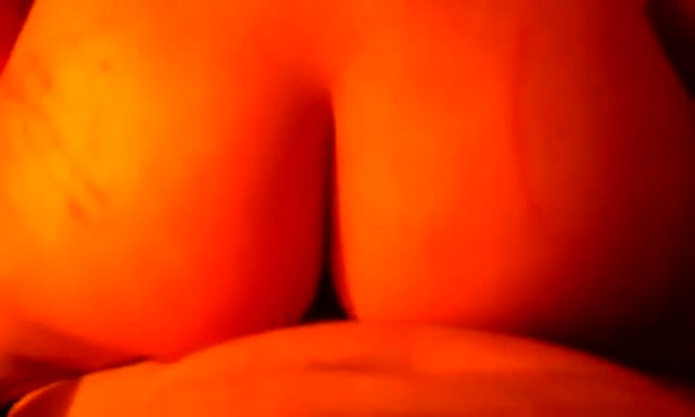 GF with meaty ass riding him