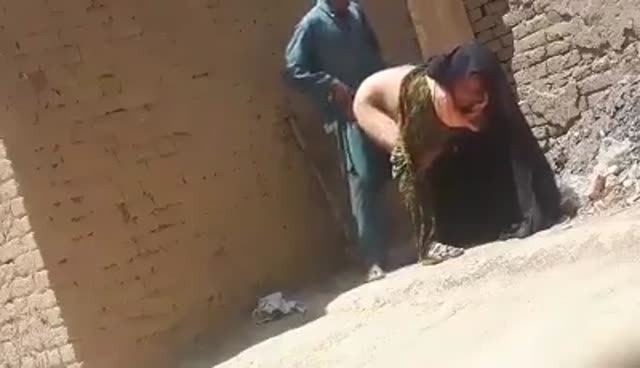 وقتی مکان نداری و مجبوری تو کوچه بکنیش