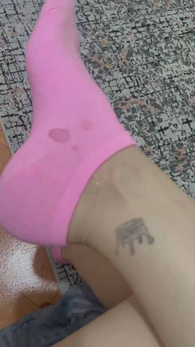 نمایش فوت فتیش از میس مهسا با جوراب صورتی