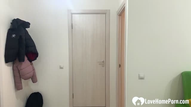 Sucking dick from the bathtub to the bedroom