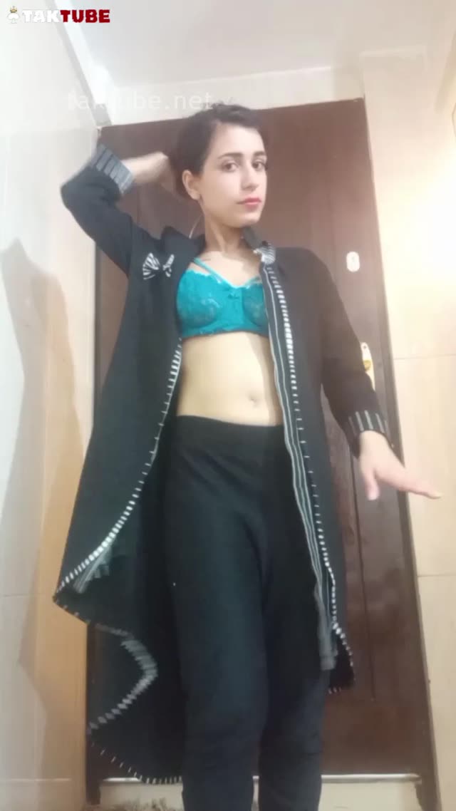اندام نمایی و سکس دختر حشری ایرانی