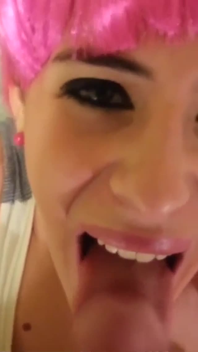 Pink hair emo loves getting mouth cum