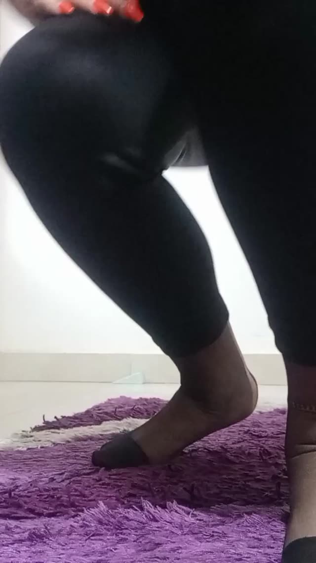 نمایش کوس و کون از میس مونا