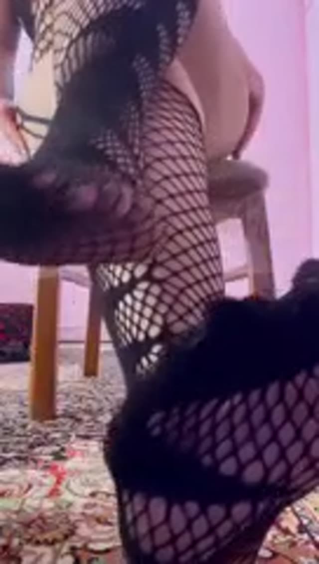بدن نمایی و تحقیر میسترس ایرانی💦💦💦💦💦💦