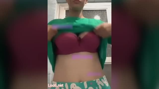 بدن نمایی تینیجر خوش هیکل ممه ها و کصش میماله