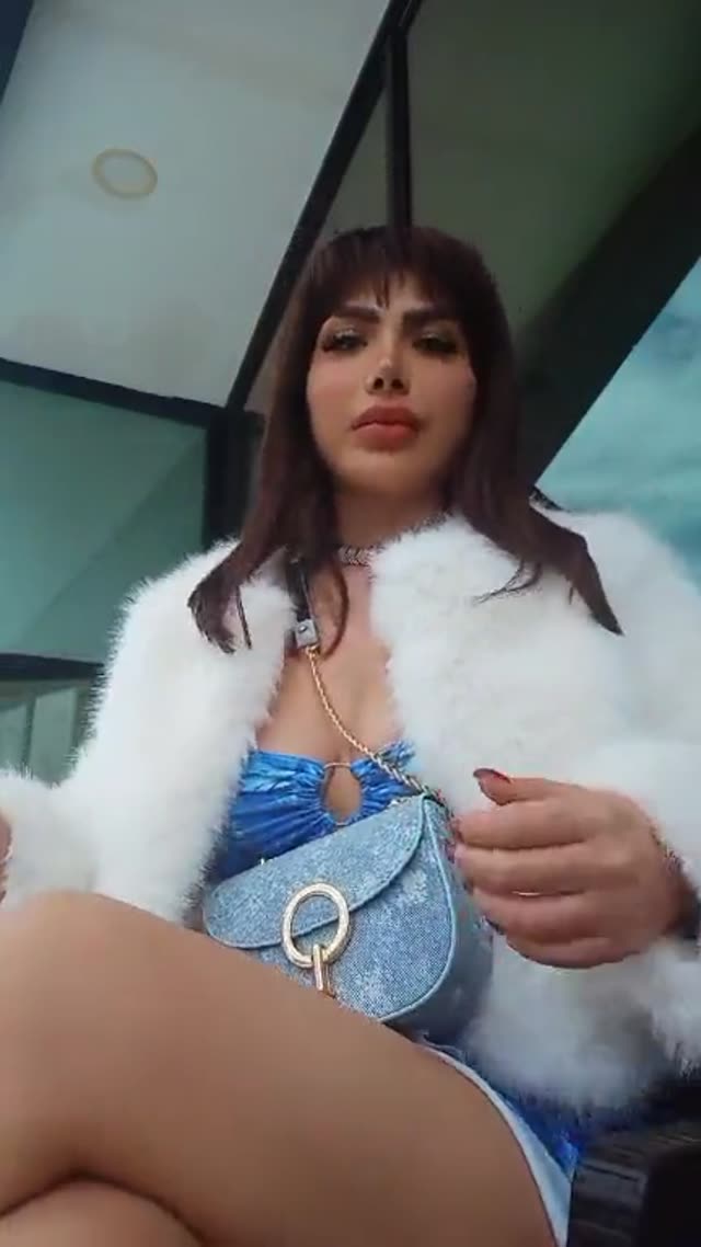 لایو سکسی نازنین مرادی با لباس اًبی