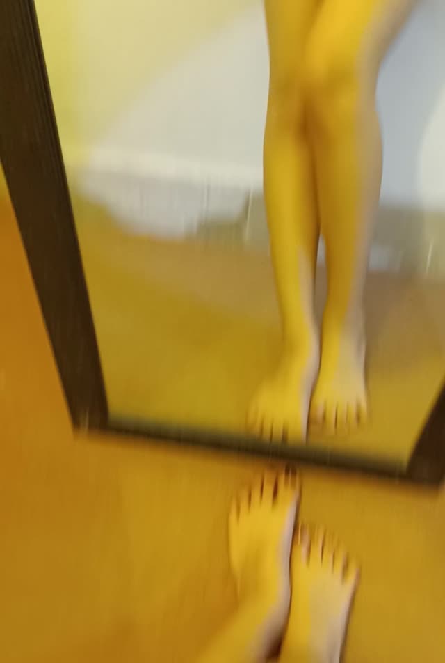 بدنمایی جلو آیینه قدی از حموم اومدم💜🦋🩷💦💦