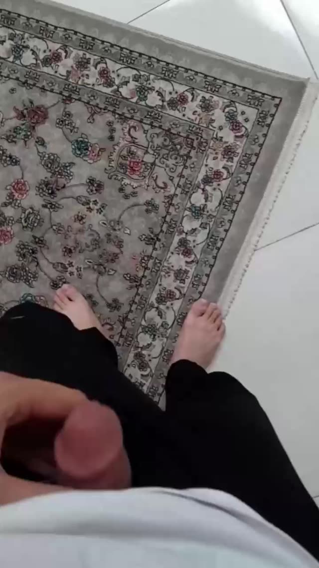 مخفی از زن سکسی در حال ظرف شستن